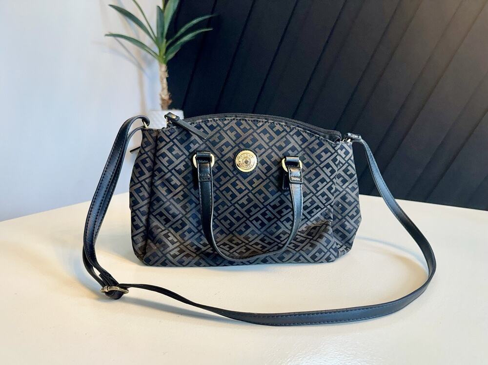 Tommy Hilfiger Monogram Logo Crossbody Bag/Purse Black/Beige Preppy Y2K